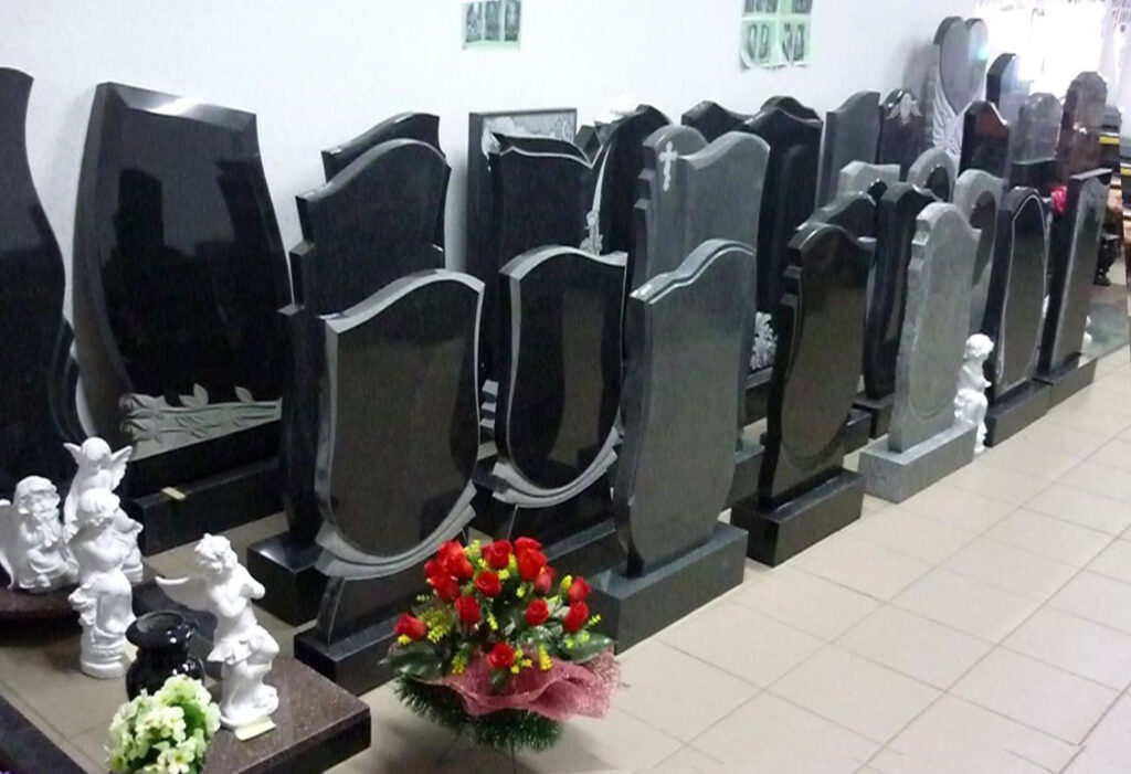 Где купить таблички и фотографии для памятников в Минске? Где купить таблички и фотографии для памятников в Минске?